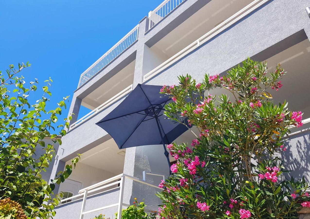 Apartment Skalinada With Sea View