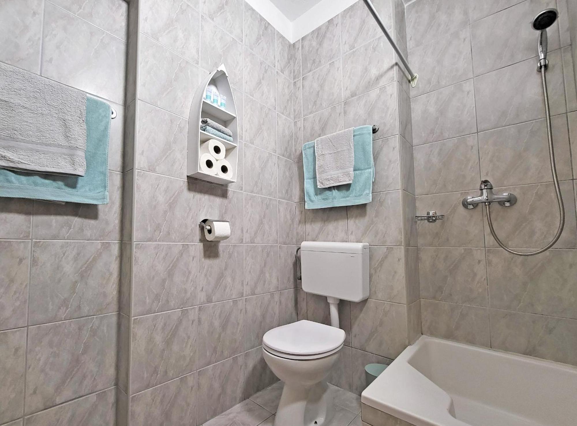 Apartment Skalinada With Sea View