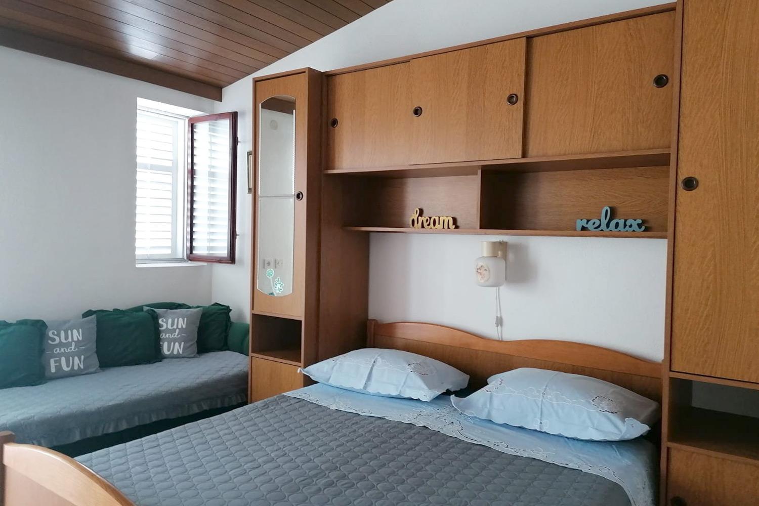 Apartment Skalinada With Sea View