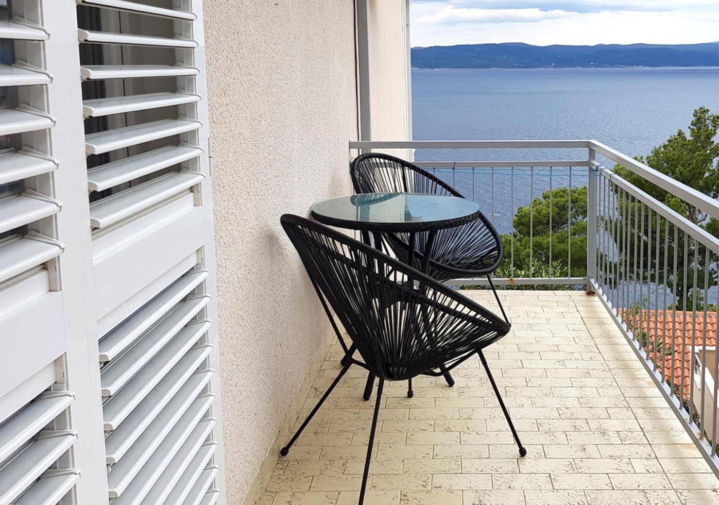 Apartment Skalinada With Sea View
